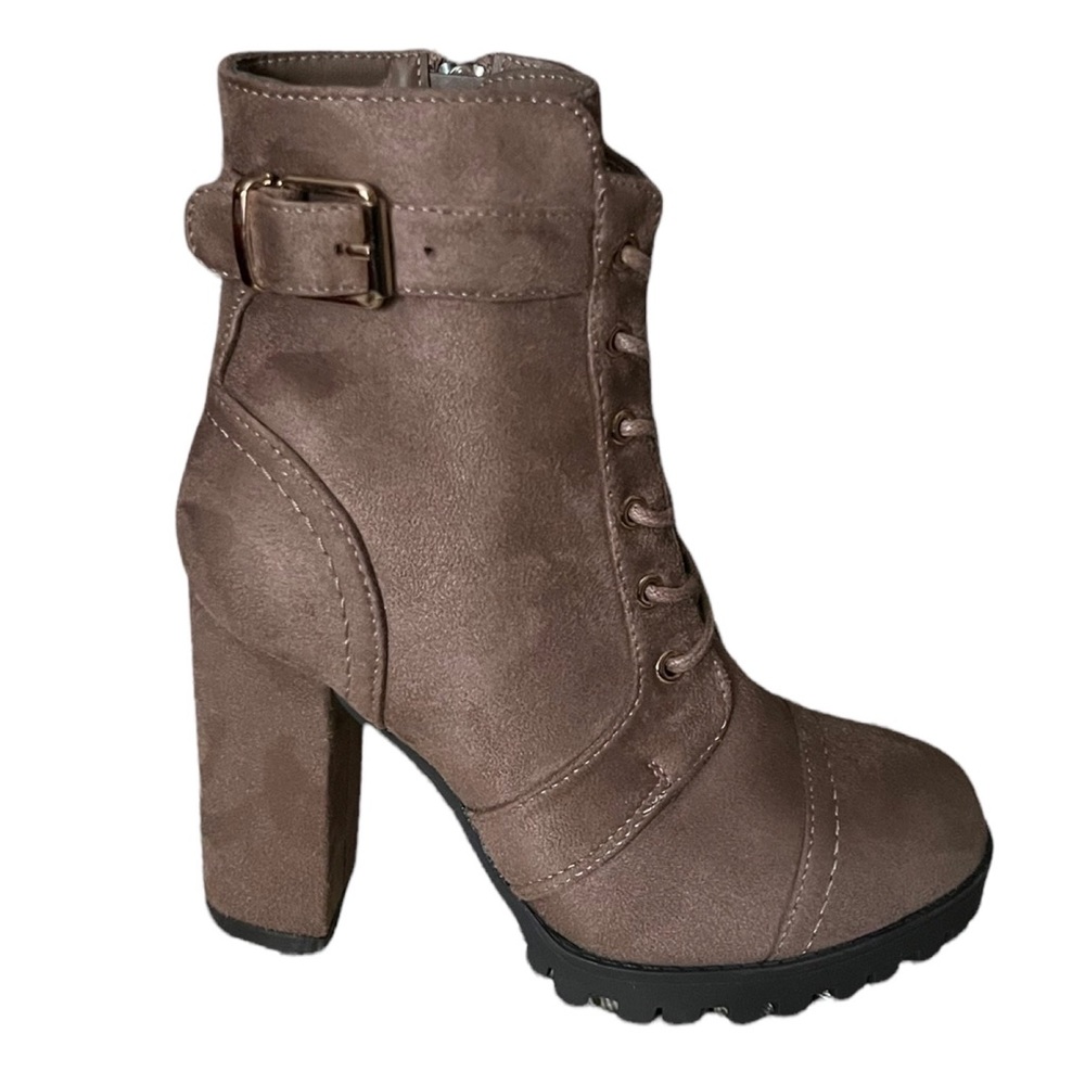 NWT | TOP MODA | SIZE 5.5  | Faux Suede Lace-Up Block Heel Bootie | Taupe